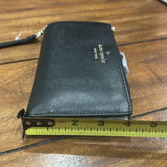 Kate Spade Staci Phone Wallet Wristlet - NWT
Black - Picture 4 of 9